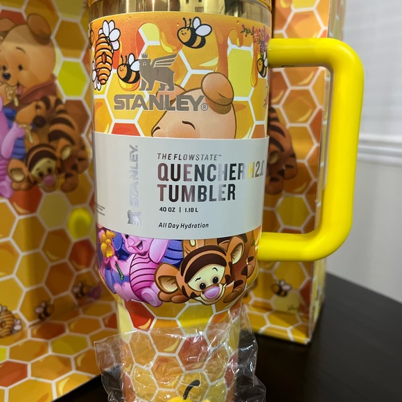 Quencher H2.0 Tumbler Winnie the Pooh Design - Picture 3 of 5